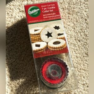 Wilton Linzer Cut Outs 7 pc Cookie Cutter Set heart star flower diamond 🔵 🔼